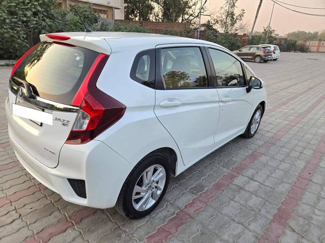 https://images10.gaadi.com/usedcar_image/4359572/original/processed_0f3c3cebcd6f58af850940a6bc59c470.jpg?imwidth=6402