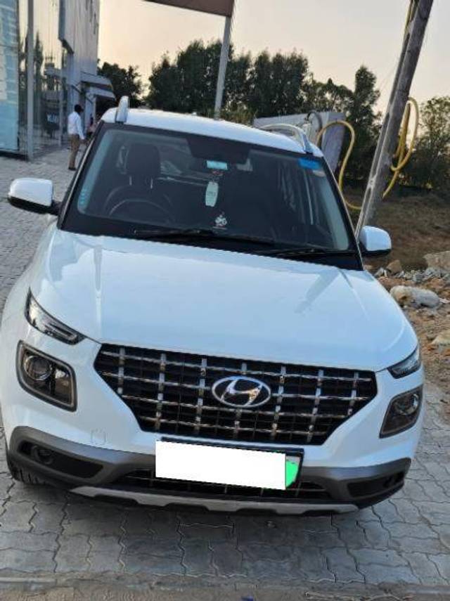 https://images10.gaadi.com/usedcar_image/4359651/original/b8dc4b335ccbbcd36470284c3de0bbc7.jpeg?imwidth=6400