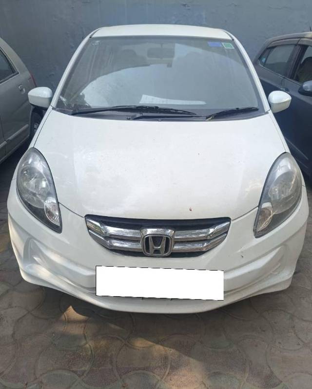 https://images10.gaadi.com/usedcar_image/4359659/original/processed_72f9a9f91b2694af1cd1a7ace95173e7.jpg?imwidth=6401