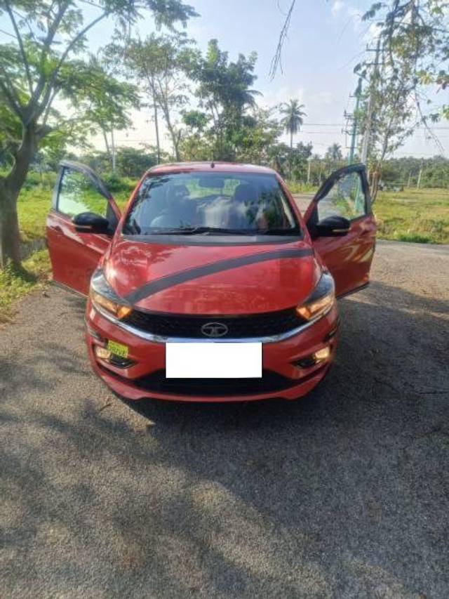 https://images10.gaadi.com/usedcar_image/4359666/original/processed_2e05b441-fc17-4ca8-a728-52026c6278a9.jpg?imwidth=6400