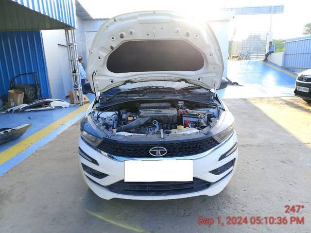 https://images10.gaadi.com/usedcar_image/4359693/original/processed_5f75d8c4-7015-4511-b06e-3aecff0ce70b.jpg?imwidth=6401