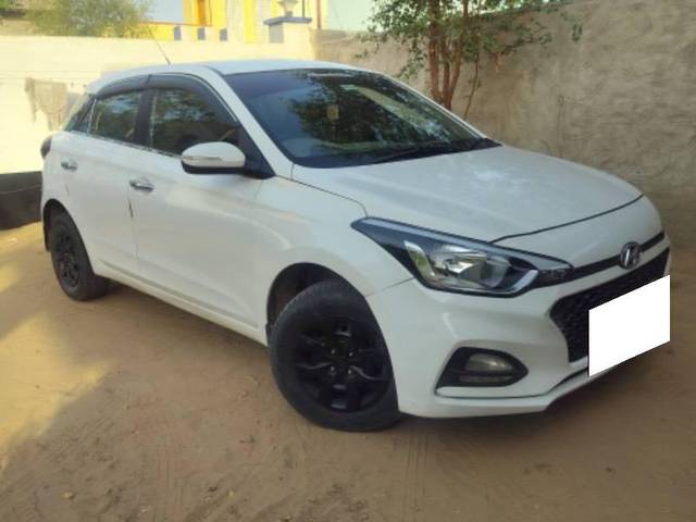 https://images10.gaadi.com/usedcar_image/4359706/original/processed_354feeb3-5148-4418-94d4-4cdd15eb69f0.jpeg?imwidth=6400