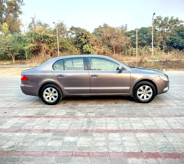 https://images10.gaadi.com/usedcar_image/4359742/original/b6ca9e4e87ad72170eb5192f0edf447d.jpg?imwidth=6401