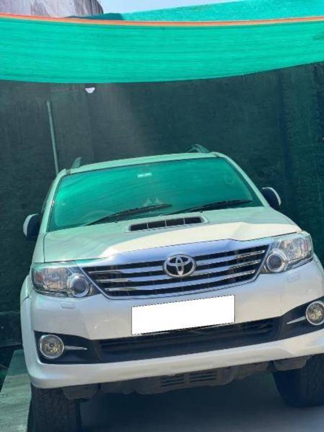 https://images10.gaadi.com/usedcar_image/4359842/original/c5ab25fb5dec7fd8a1a9b29977b913da.jpeg?imwidth=6400