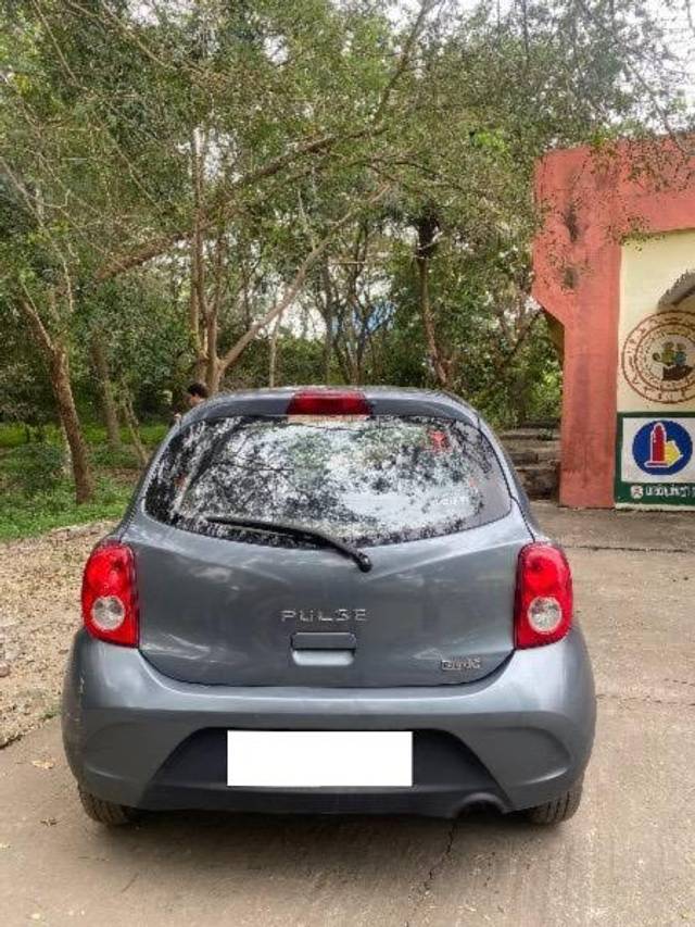 https://images10.gaadi.com/usedcar_image/4359903/original/processed_8792b92c-007c-4714-b162-8a291dd626a3.jpeg?imwidth=6401