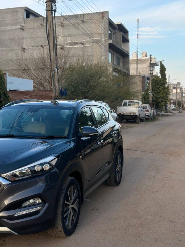 https://images10.gaadi.com/usedcar_image/4359960/original/d3b900729e2415d141dd30b47f197d08.jpg?imwidth=6401