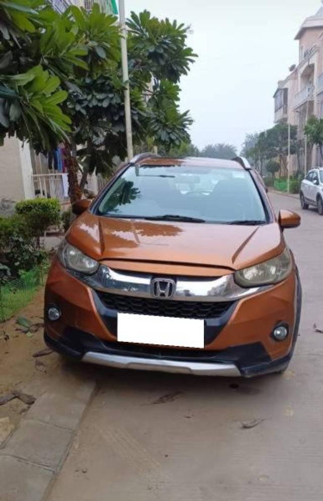 https://images10.gaadi.com/usedcar_image/4359977/original/processed_bddf34cf-7a66-4a1c-9d4c-6acc631ca100.jpg?imwidth=6400