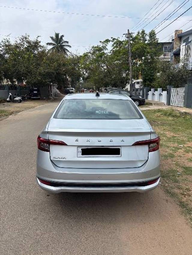 https://images10.gaadi.com/usedcar_image/4360015/original/18a562ee1ca8cbc28a0759fc116fea08.jpeg?imwidth=6401