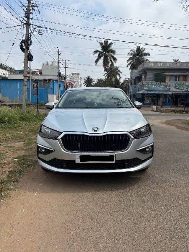 https://images10.gaadi.com/usedcar_image/4360015/original/99d2a8c2591856e09a219b4cb655c29f.jpeg?imwidth=6400