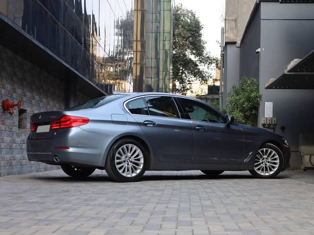 https://images10.gaadi.com/usedcar_image/4360069/original/processed_24ae428bf08f779b7639eb18b3370749.jpg?imwidth=6402