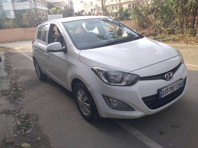 https://images10.gaadi.com/usedcar_image/4360266/original/processed_07f57cc6cd5cd32a7ba65f8493a0d777.jpg?imwidth=6400