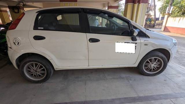 https://images10.gaadi.com/usedcar_image/4360309/original/processed_5672fd1c-8fc9-4d85-991f-17143df2037b.jpg?imwidth=6401