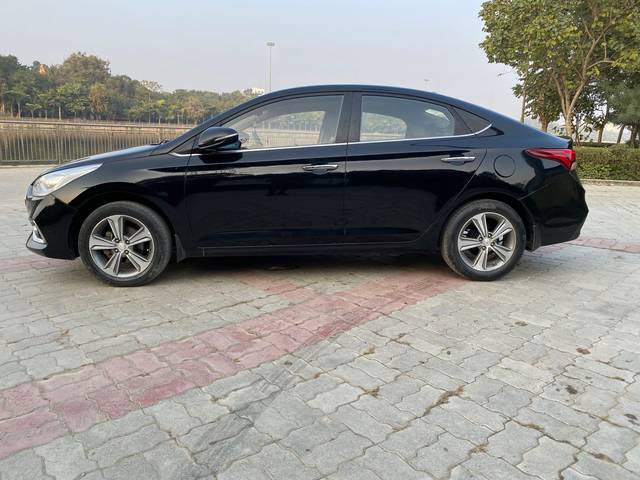 https://images10.gaadi.com/usedcar_image/4360376/original/e3b5ae68d90f7b414bd12cd25dfdd299.jpg?imwidth=6402