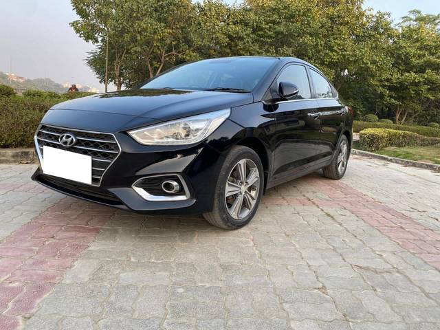 https://images10.gaadi.com/usedcar_image/4360376/original/processed_33a40de0d4d125a9e9de62117cded5ec.jpg?imwidth=6400