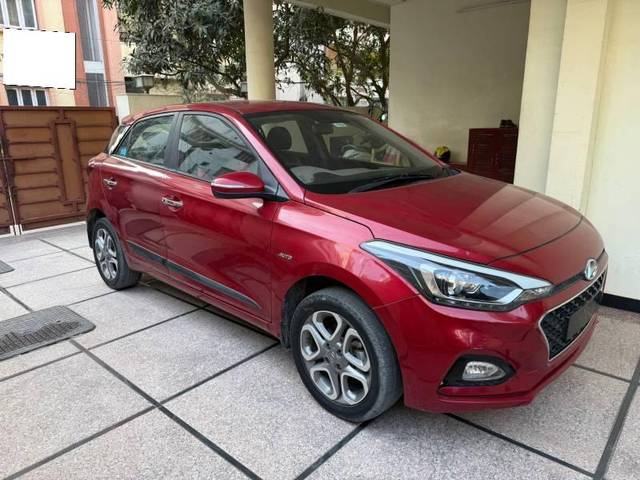 https://images10.gaadi.com/usedcar_image/4360429/original/processed_d8c12e0c-b5bd-46fa-b3a1-e300276ef19b.jpg?imwidth=6400