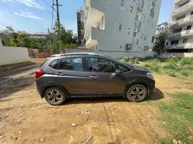 https://images10.gaadi.com/usedcar_image/4360437/original/748dd79d259a366a27753233d6b2df84.jpeg?imwidth=6400