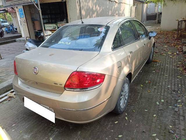 https://images10.gaadi.com/usedcar_image/4360440/original/2e670ba62bf0d8ec934243c7c127b4ad.jpg?imwidth=6402