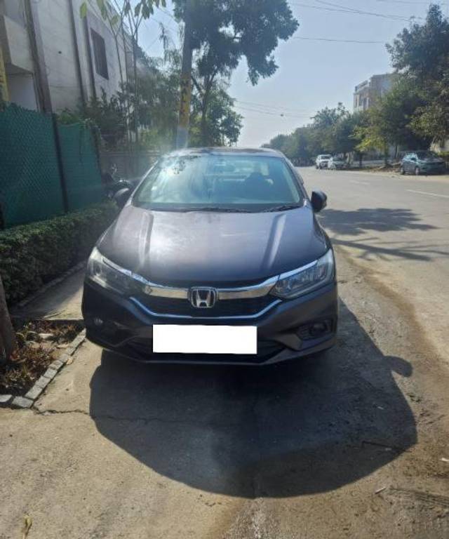 https://images10.gaadi.com/usedcar_image/4360458/original/processed_dbfc1624-c7db-44db-b95d-328d3accdccf.jpg?imwidth=6401