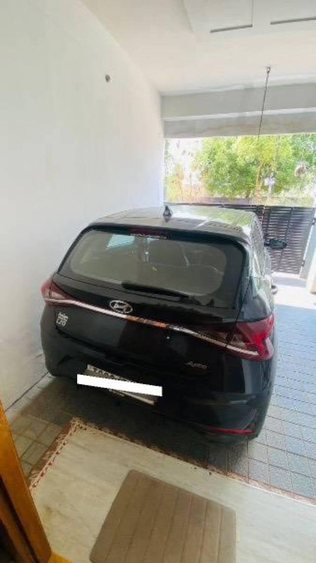 https://images10.gaadi.com/usedcar_image/4360481/original/processed_e9ca51d4-4e2c-4433-a9fb-847a0896ee5e.jpeg?imwidth=6402