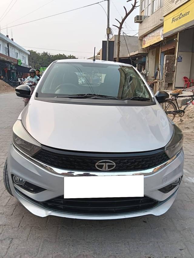 https://images10.gaadi.com/usedcar_image/4360564/original/processed_62ae65c9d744cf2a2a79eab9168cffb3.jpg?imwidth=6402