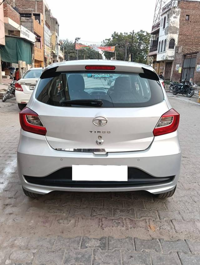 https://images10.gaadi.com/usedcar_image/4360564/original/processed_ceb4cc1c382cc1fb398f5d1682bcd8e4.jpg?imwidth=6401