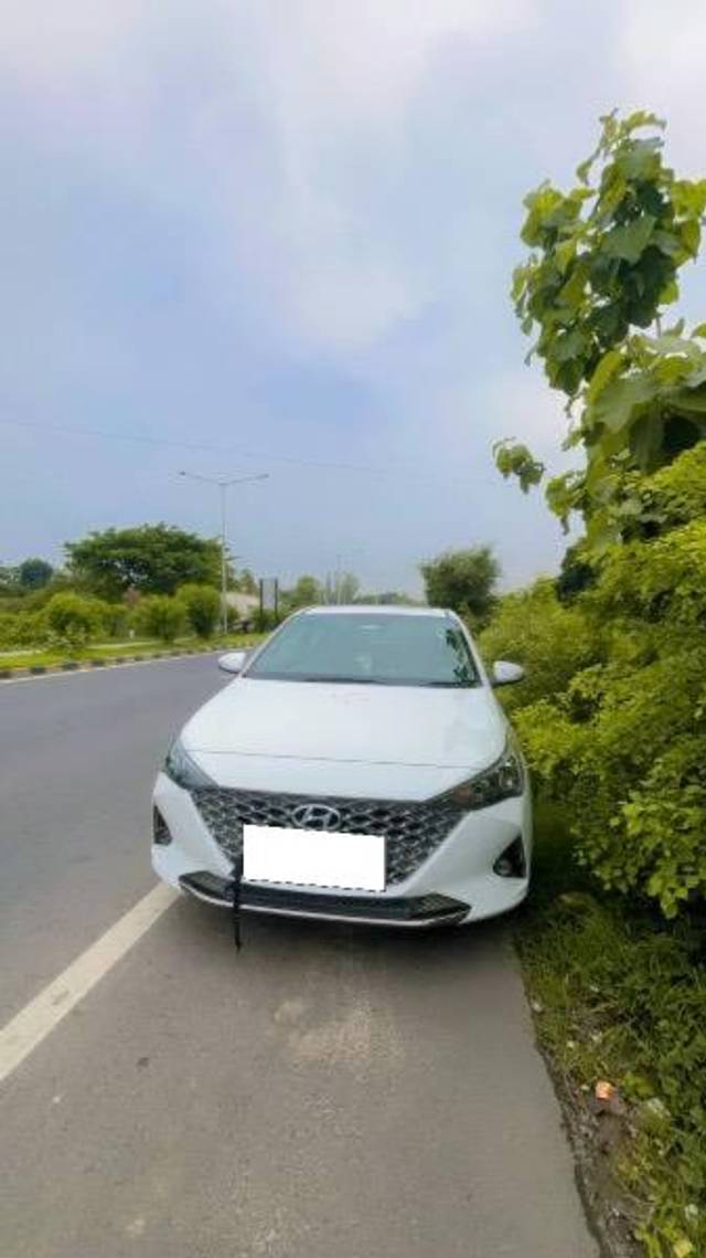 https://images10.gaadi.com/usedcar_image/4360574/original/processed_0d880b3b-57f3-4413-a2a9-af7ecaa29410.jpeg?imwidth=6401