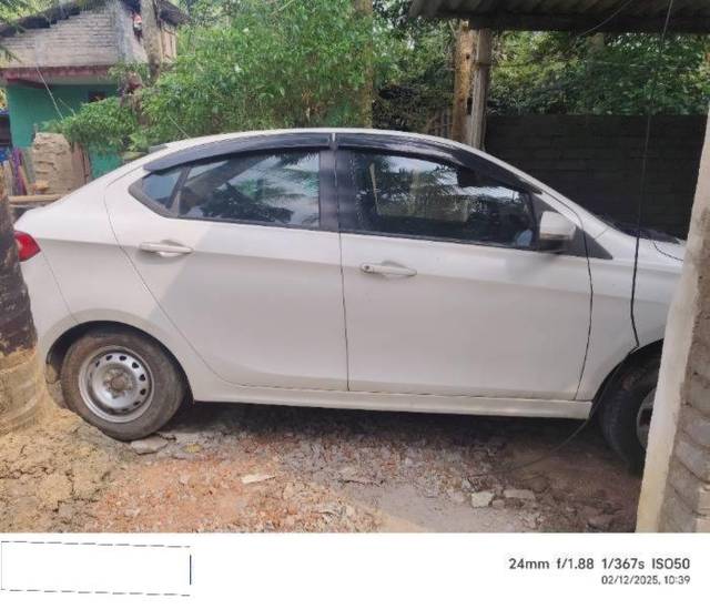 https://images10.gaadi.com/usedcar_image/4360603/original/processed_c180637e-2676-4268-9dd3-f7d3bd3b4266.jpg?imwidth=6401