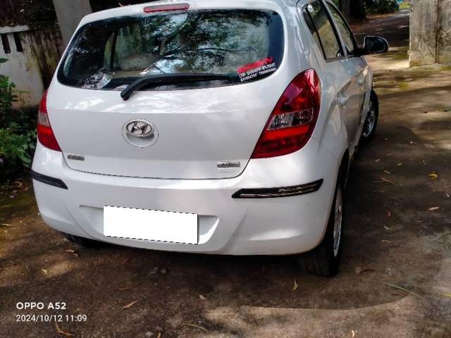 https://images10.gaadi.com/usedcar_image/4360608/original/processed_1a98cd92-a8a9-4b74-a903-9d6ab9c111ea.jpg?imwidth=6401