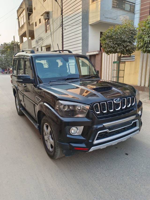 https://images10.gaadi.com/usedcar_image/4360644/original/a8c30965006ce12d3a5d1aaecba73f9b.jpg?imwidth=6400