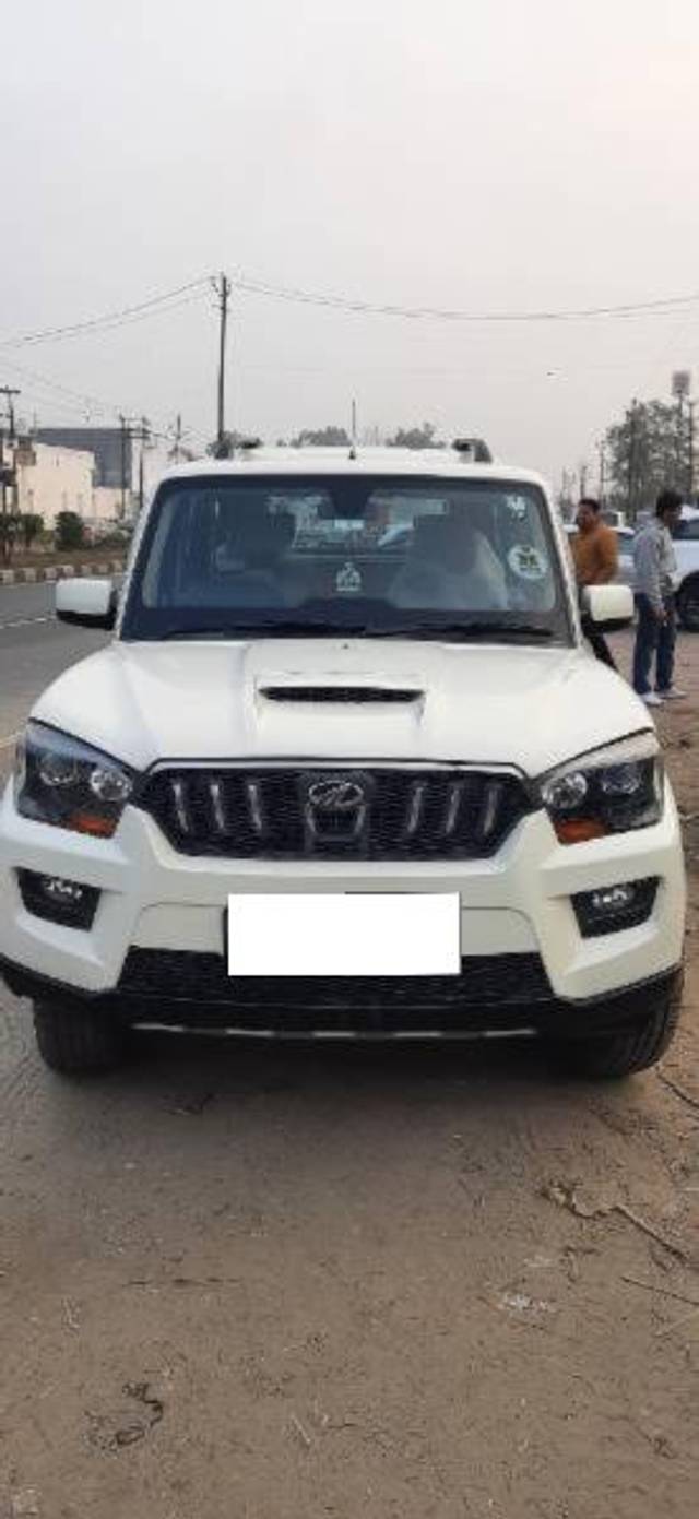 https://images10.gaadi.com/usedcar_image/4360654/original/processed_7de72848-5093-444f-9714-26de56bb4384.jpg?imwidth=6402