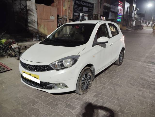 https://images10.gaadi.com/usedcar_image/4360695/original/processed_40fb0942bcd651d24e59795cf8d0f24e.jpg?imwidth=6400