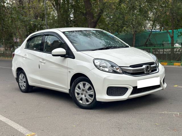 https://images10.gaadi.com/usedcar_image/4360718/original/processed_2a67bf8a861f140aaa859a7fd4679854.jpg?imwidth=6400