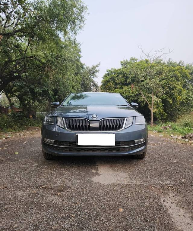 https://images10.gaadi.com/usedcar_image/4360725/original/processed_2b130ea5f1be7448c135c2690e237775.jpg?imwidth=6400