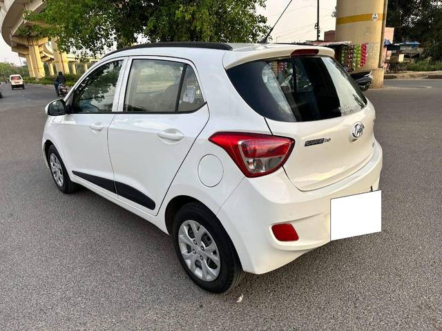 https://images10.gaadi.com/usedcar_image/4360752/original/processed_0cd415986517f413372a45439436a72e.jpg?imwidth=6402