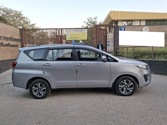 https://images10.gaadi.com/usedcar_image/4360886/original/processed_cc5a18784aaaaced8072dcd3e69d16eb.jpg?imwidth=6401