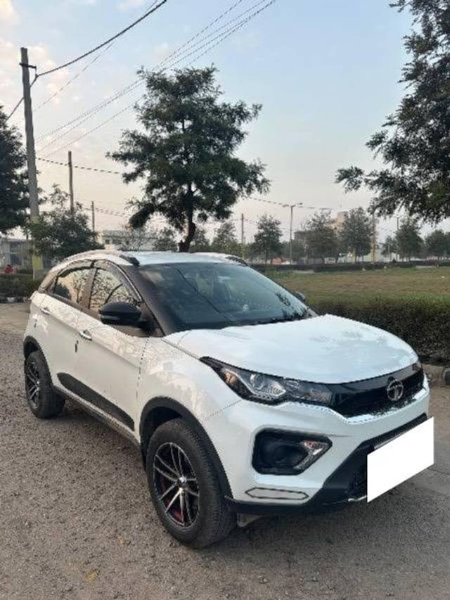 https://images10.gaadi.com/usedcar_image/4360971/original/processed_b1489adb-fa1b-40b2-a49f-1edcdb40acd1.jpeg?imwidth=6400