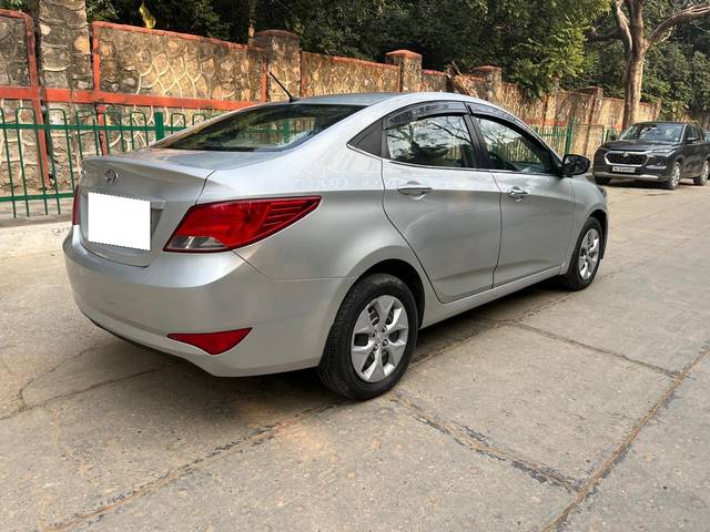 https://images10.gaadi.com/usedcar_image/4360990/original/processed_e5627fdf003dce4ef59d45f30d77bbb1.jpg?imwidth=6402