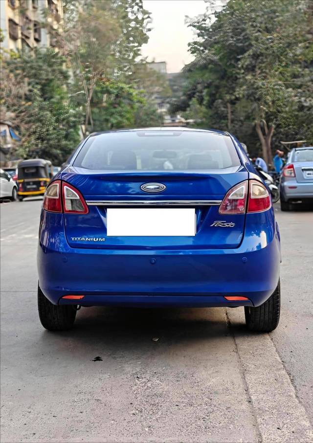 https://images10.gaadi.com/usedcar_image/4361007/original/processed_bd8c3ebda2cca75b1399e63463077e02.jpg?imwidth=6402