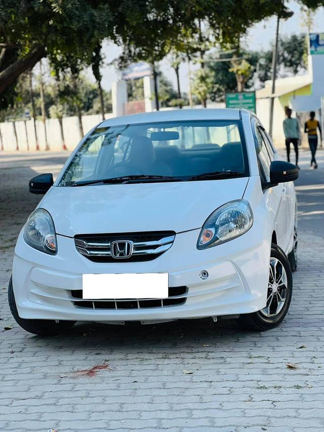 https://images10.gaadi.com/usedcar_image/4361039/original/processed_d705d9998b135878ab5fc1d603515fb8.jpg?imwidth=6402