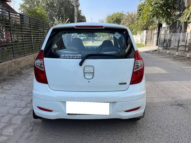 https://images10.gaadi.com/usedcar_image/4361052/original/processed_2a0840057e39ab6e8525d9302116d2c6.jpg?imwidth=6402