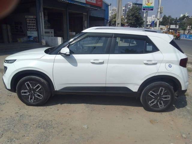 https://images10.gaadi.com/usedcar_image/4361096/original/processed_ebae421fc31366f625dfd7eff1332bb0.jpg?imwidth=6402