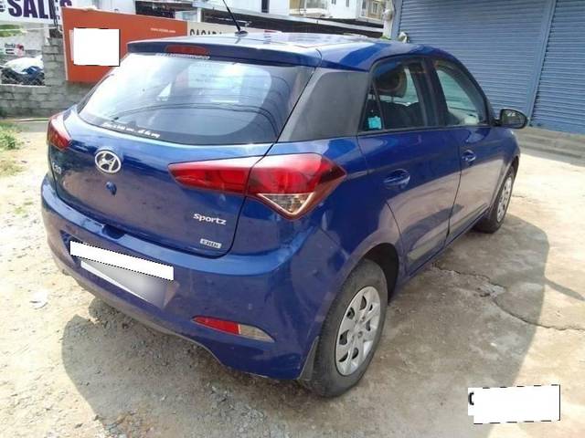 https://images10.gaadi.com/usedcar_image/4361109/original/processed_017e04c4b653a9f9a9524f3888ebd516.jpg?imwidth=6402