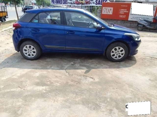 https://images10.gaadi.com/usedcar_image/4361109/original/processed_1b815b06777d2045e998d577e6ad7316.jpg?imwidth=6401