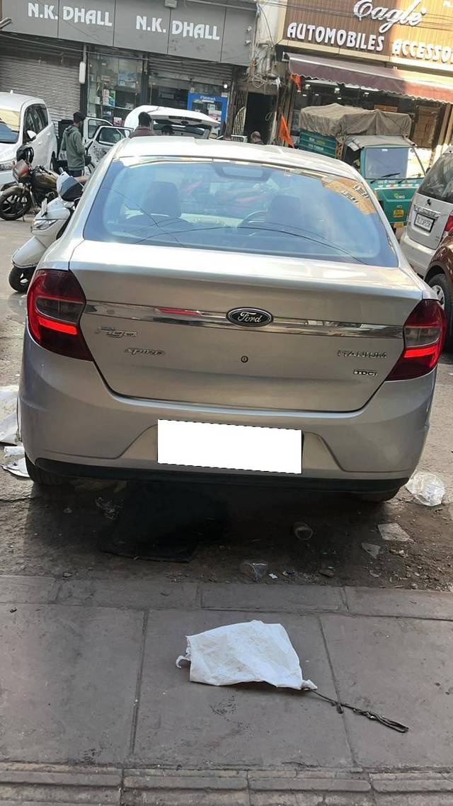 https://images10.gaadi.com/usedcar_image/4361111/original/processed_a2aa2655e45fb621638985f0fae1e59c.jpg?imwidth=6401