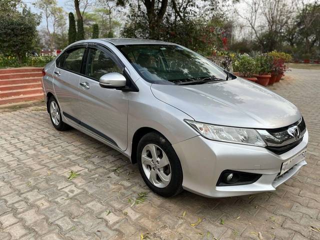 https://images10.gaadi.com/usedcar_image/4361114/original/processed_3119f00ca9dc8f97bd2bf9d858c20311.jpg?imwidth=6400