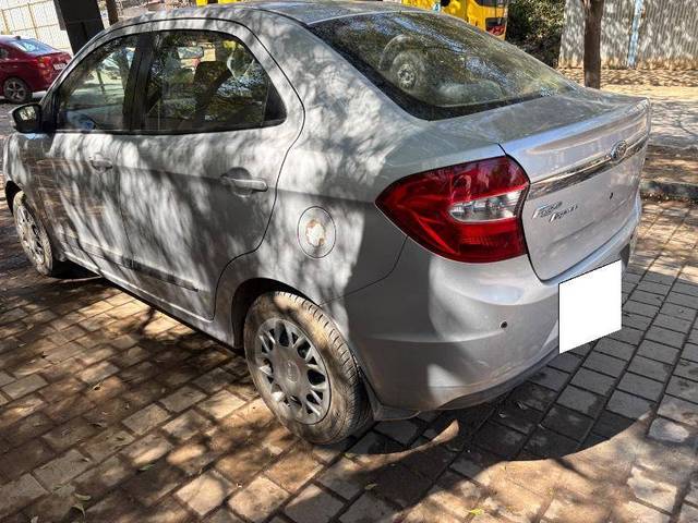 https://images10.gaadi.com/usedcar_image/4361159/original/7cfb82575d4f85464a04f1a21c80ec05.jpeg?imwidth=6402