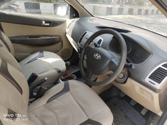 https://images10.gaadi.com/usedcar_image/4361199/original/4dbba15f3bbe8049922df03c13faf6c4.jpg?imwidth=6402