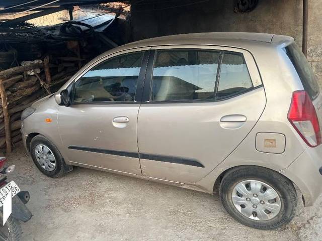 https://images10.gaadi.com/usedcar_image/4361219/original/processed_4de1116e-de8b-4e14-a811-cc5e6e9671f4.jpeg?imwidth=6400