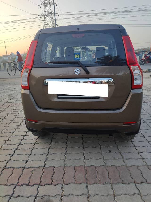 https://images10.gaadi.com/usedcar_image/4361235/original/processed_a09d1899dd786a0975521c7332177c18.jpg?imwidth=6401