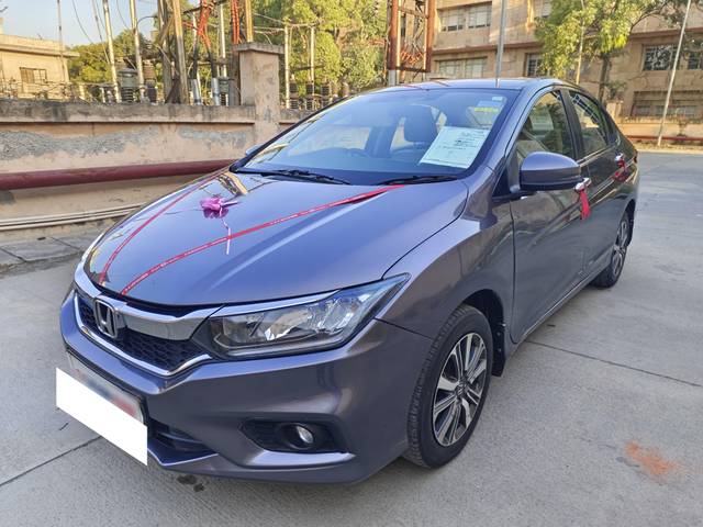 https://images10.gaadi.com/usedcar_image/4361283/original/processed_8a411e015445dee5b93c3dc26a598dd3.jpg?imwidth=6402